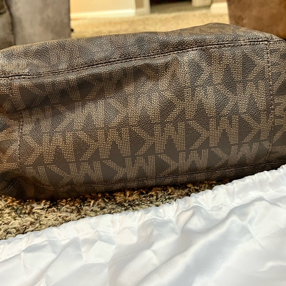 Michael Kors Lily Signature Hobo Bag - Picture 4 of 4